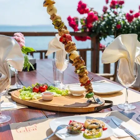 Garden Of Eden - Panorama C2 *